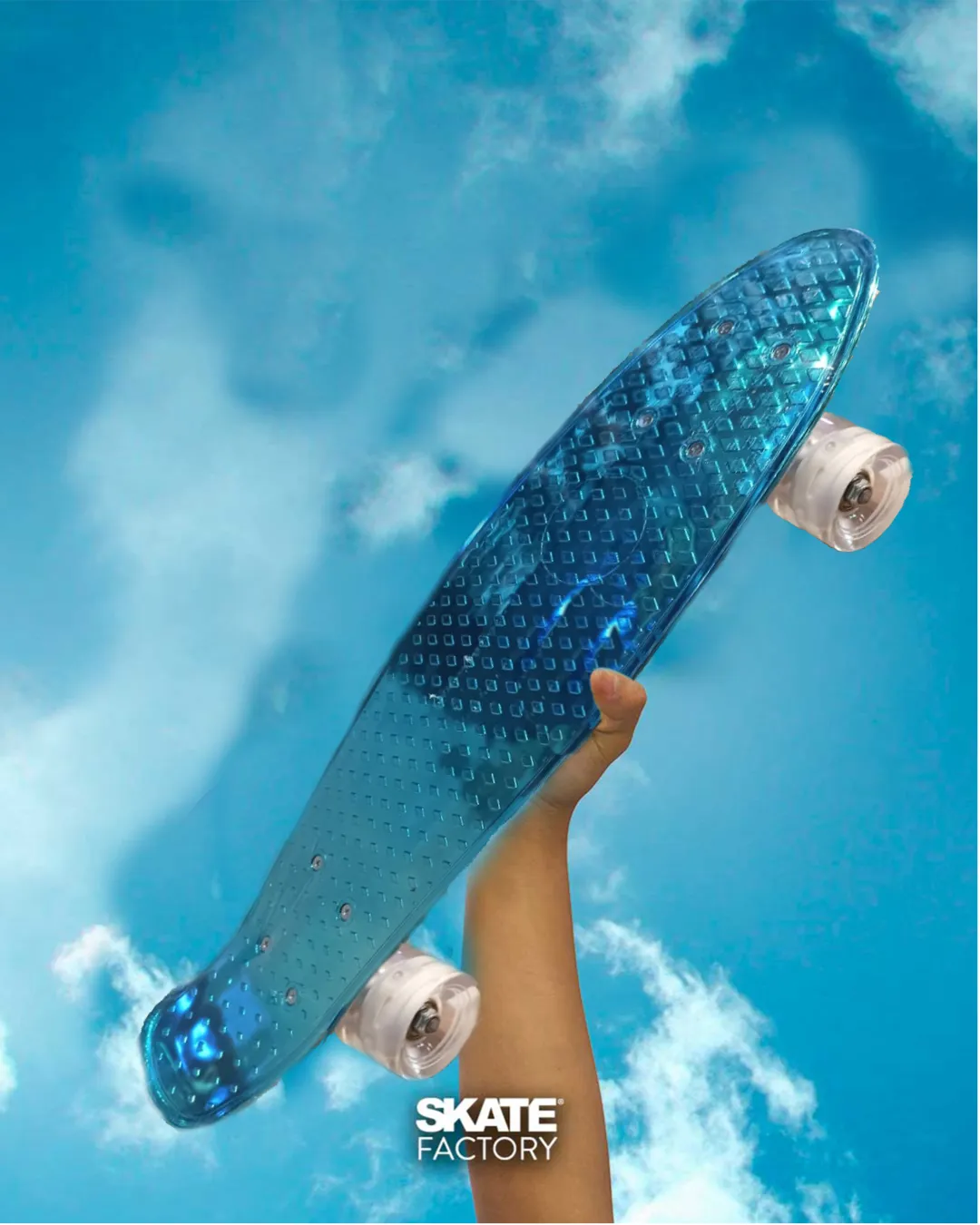 PENNYBOARD PATINETA COMPLETA BLAZER  AZUL CIELO METALICA CON LUZ LED